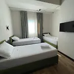 Gogo's Boutique 4*