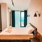 Gogo's Boutique 4*