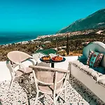 Gogo's Boutique Hotel