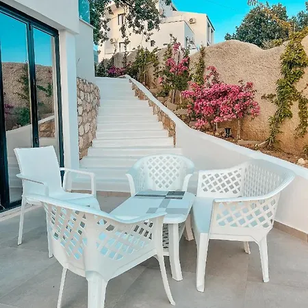 Gogo's Boutique Hotel 4*