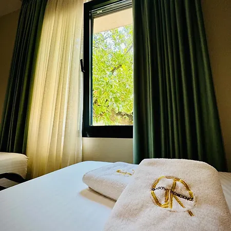 Отель Gogo's Boutique 4*