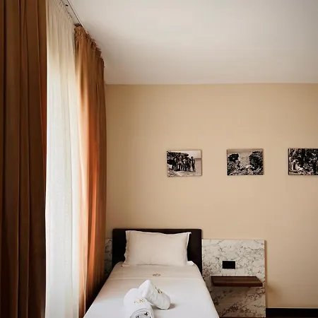 Gogo's Boutique Hotel 4*