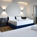 Gogo's Boutique 4*