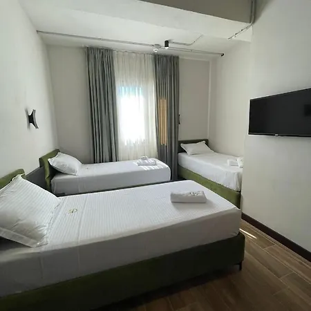 Gogo's Boutique 4*