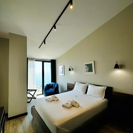 Gogo's Boutique 4*