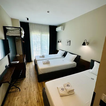 Gogo's Boutique 4*