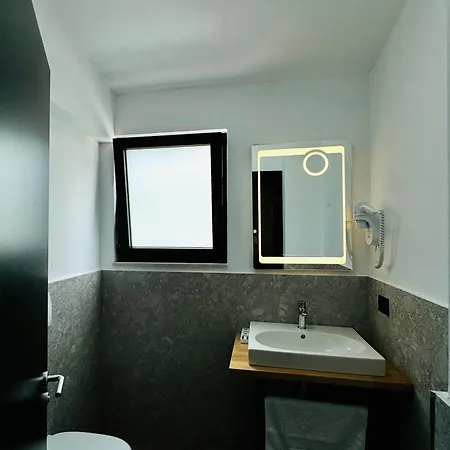 Gogo's Boutique Hotel 4*